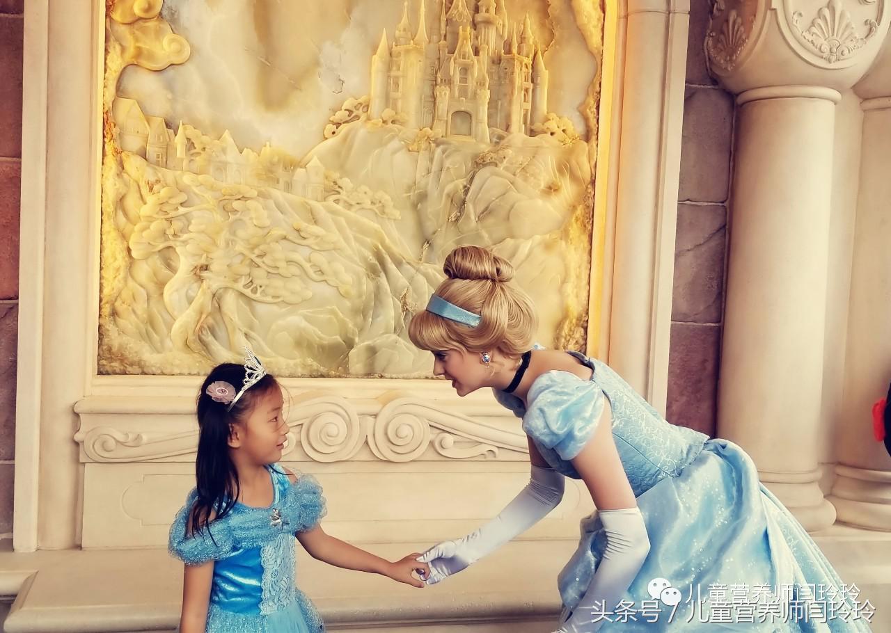 迪士尼实现小朋友们的公主梦,迪士尼是每个女孩的公主梦