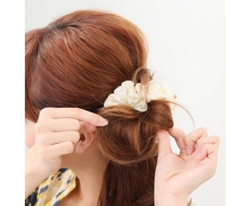 干练简约花苞头扎法教程,长直发凌乱花苞头扎法