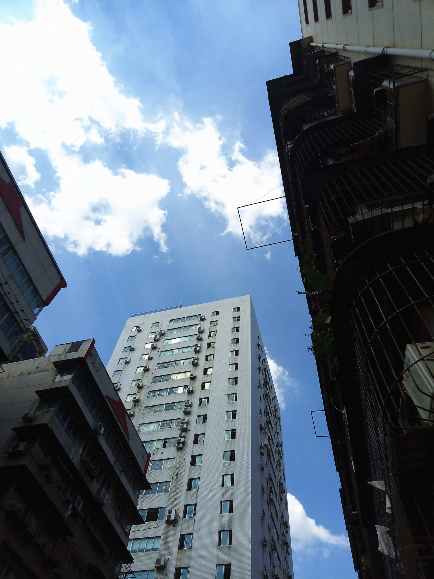 魅蓝e2闪光灯测评,魅蓝E2有什么优点