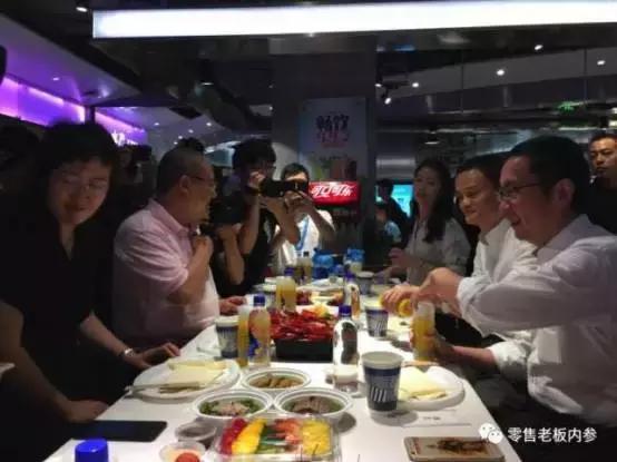 马云出巡盒马，刘强东加拿大签约，今天是什么好日子？