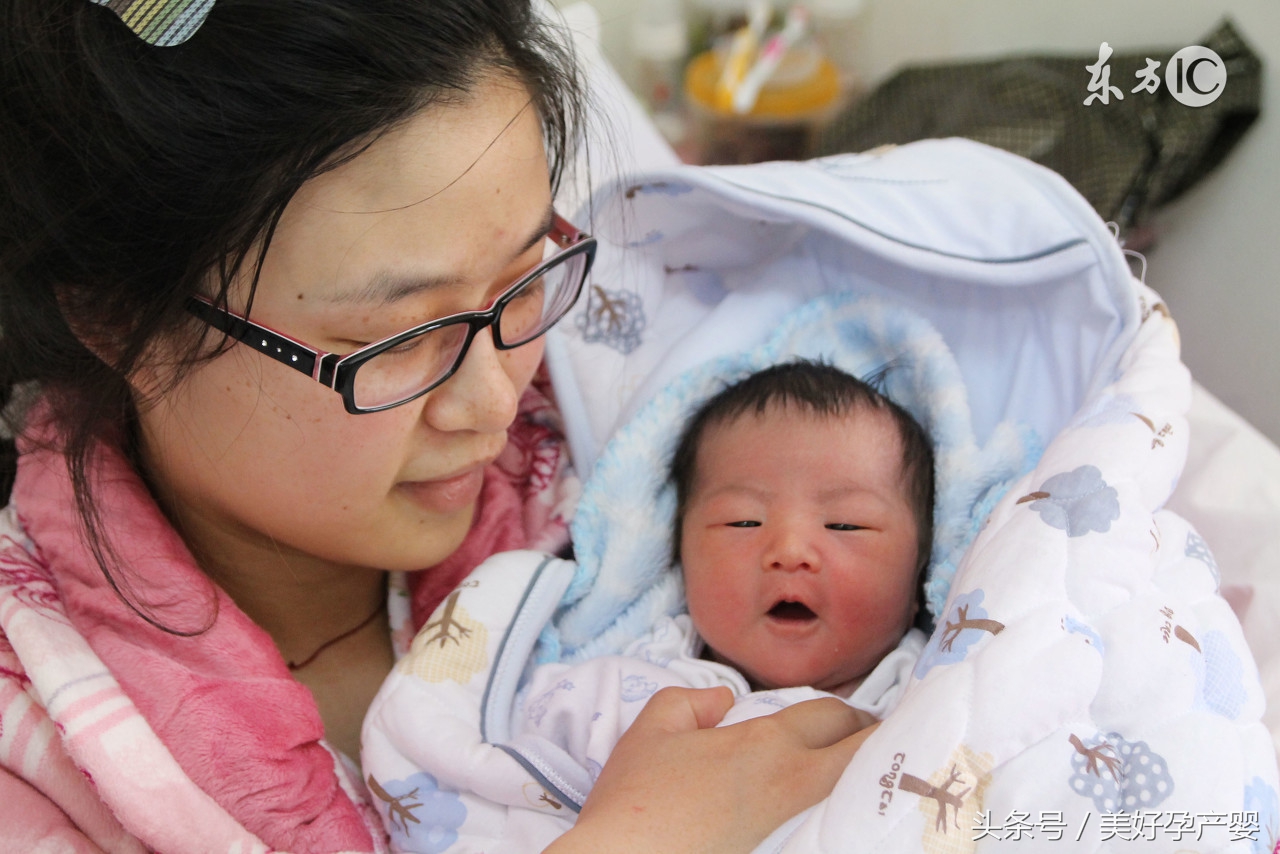 母乳过多怎么回事,母乳过多总是堵奶怎么处理