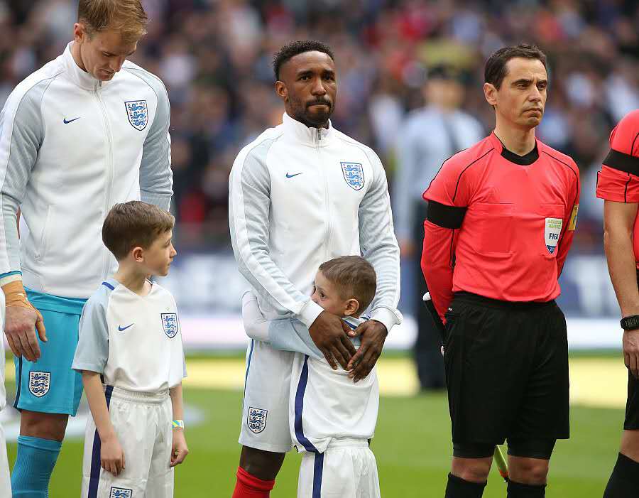 足球不仅仅是一场竞技比赛,足球不只是胜负更关乎公平与尊重