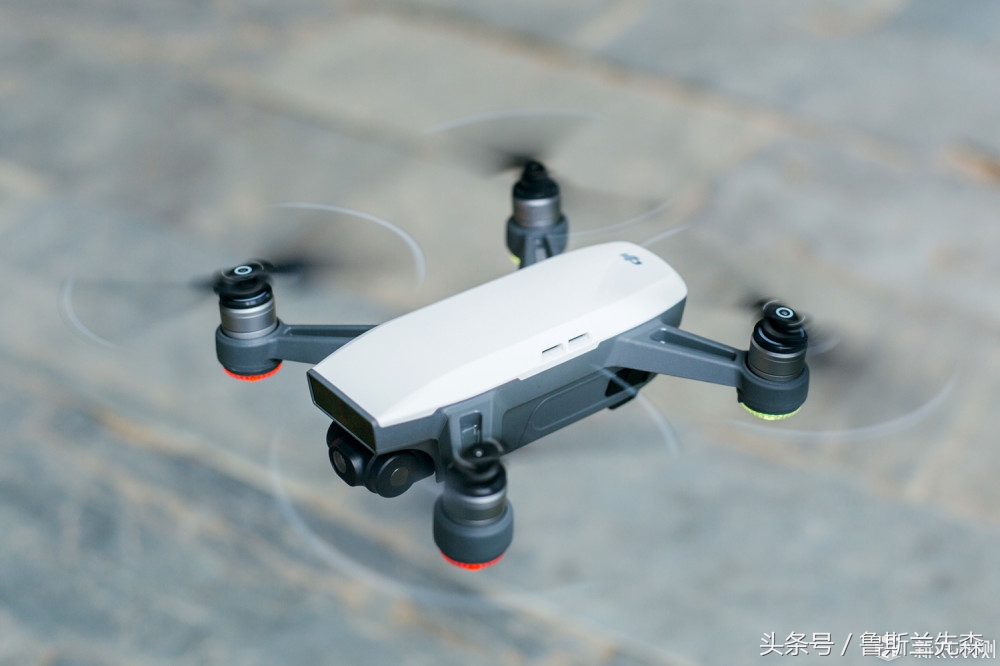 大疆精灵航拍机,大疆晓对比大疆精灵3