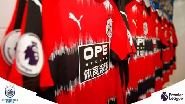 哈德斯菲尔德客场队服,哈德斯菲尔德球衣