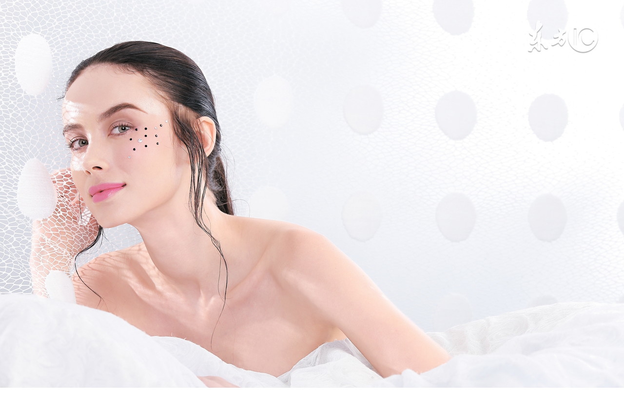 额头痘痘反反复复下不去,额头下巴总是反复长痘痘怎么去除