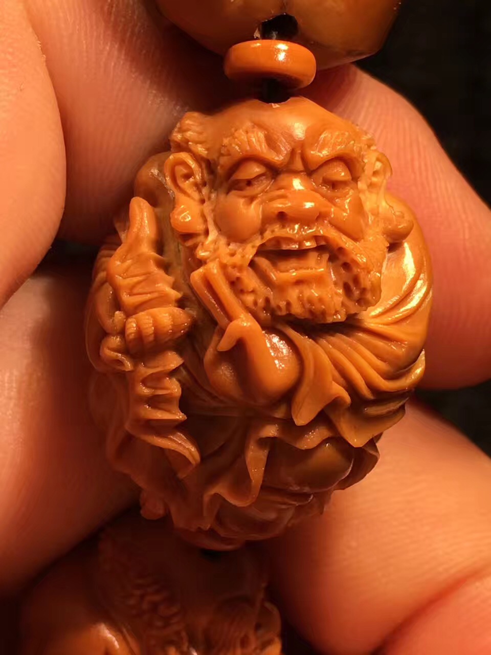 橄榄核纯手工核雕关公,纯手工橄榄核核雕