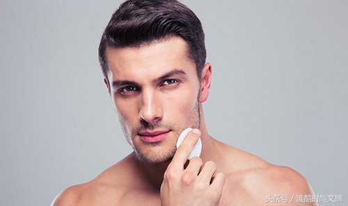 男生夏天脸上出油多控油还是补水,脸上出油严重如何控油