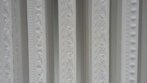 石膏线安装简单最有效的方法,石膏线打四五颗钉子固定会掉吗