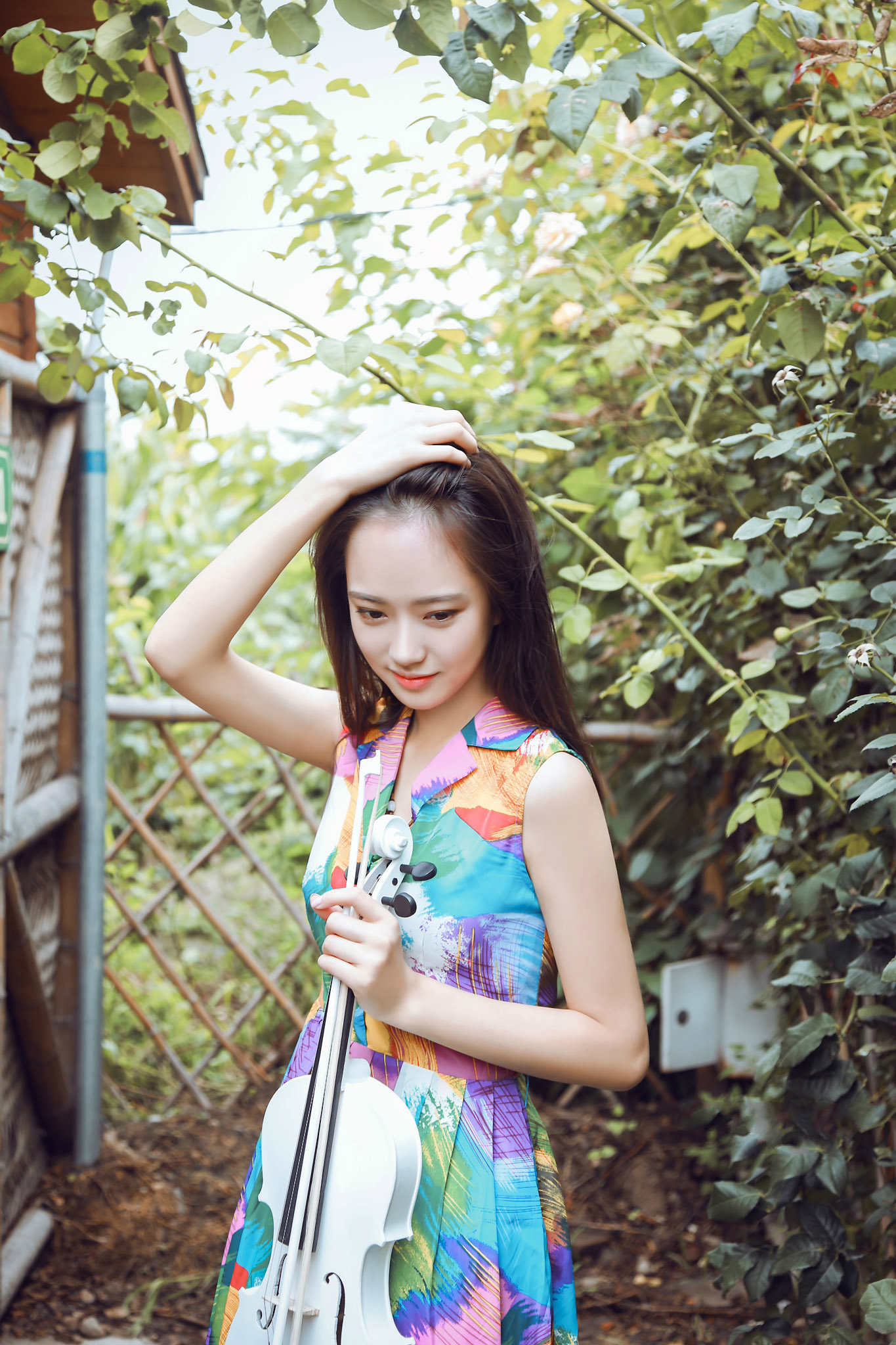 围屋里的小姑娘,木屋里的小姑娘