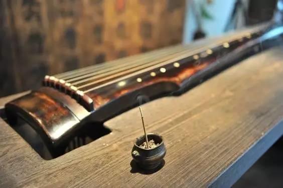 古人如何布置温馨的书房,书房除了文房四宝还摆什么