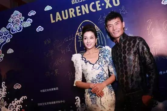 空姐都穿上高定了,那是因为它的设计师大有来头