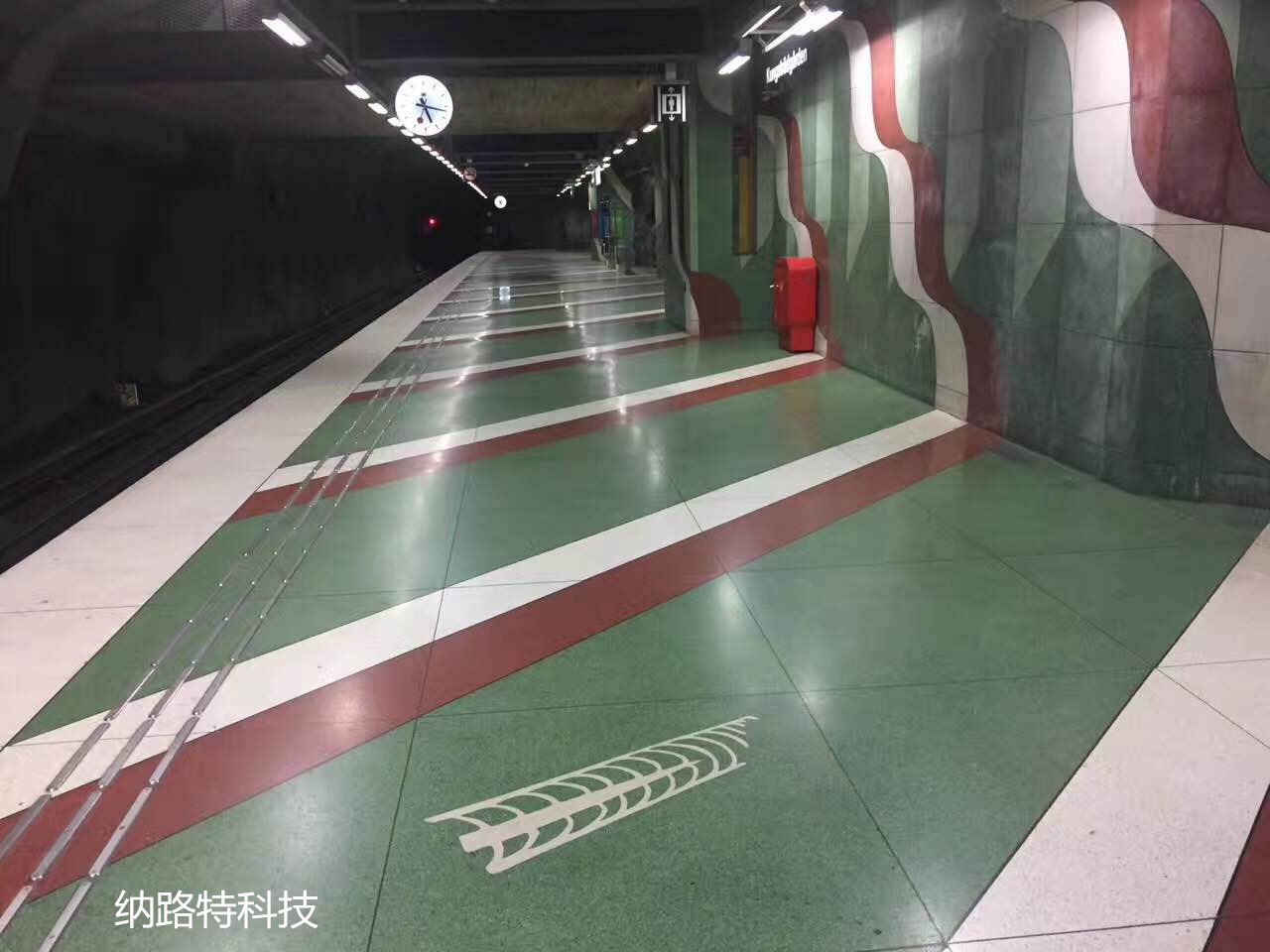 水磨石地面坏了怎样粘贴瓷砖,水磨石地面跟水泥地面一样吗