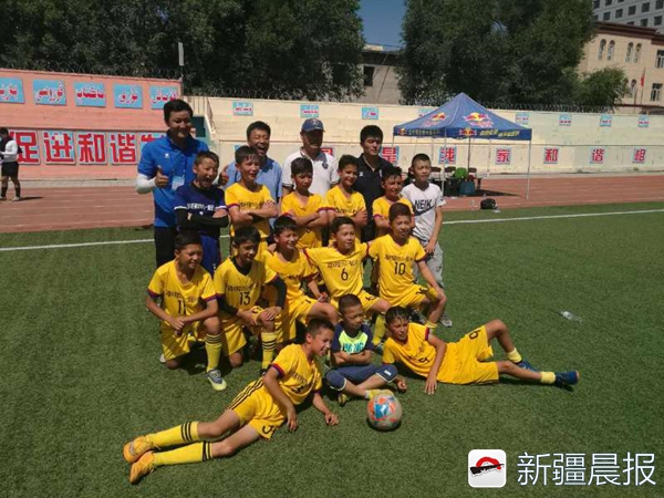 三年时间从零到冠军乌鲁木齐市121小学男足火速成长