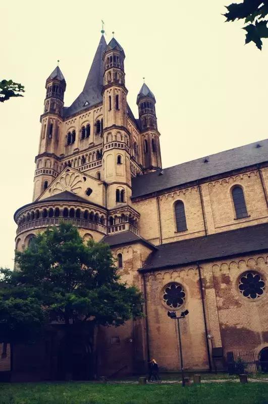 上帝视角俯瞰德国科隆大教堂,德国科隆大教堂效果图