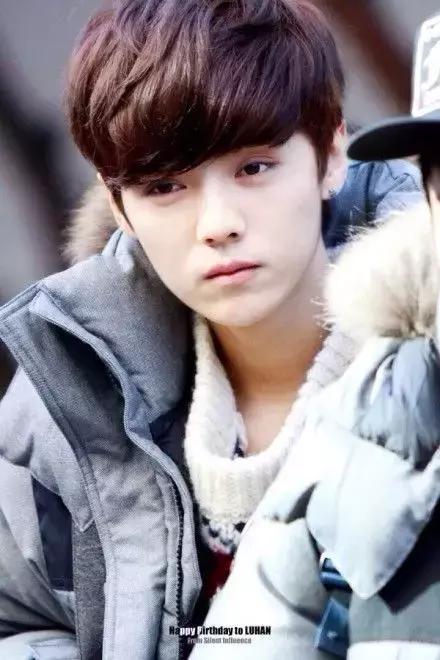 LUHAN鹿BOSS一直都在吃的路上进步向前他还在音乐之路上很成功