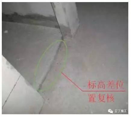 地砖地板高低差怎么收口,地面宽窄误差大怎么贴瓷砖