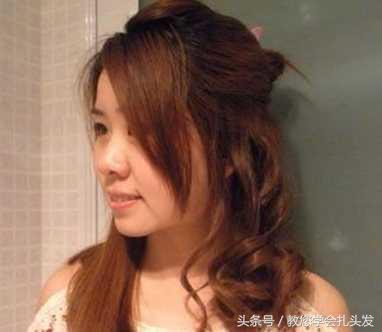 终于知道为什么明星们都爱扎这款气质甜美蛋卷头，迷人优雅又时尚，快来试试吧