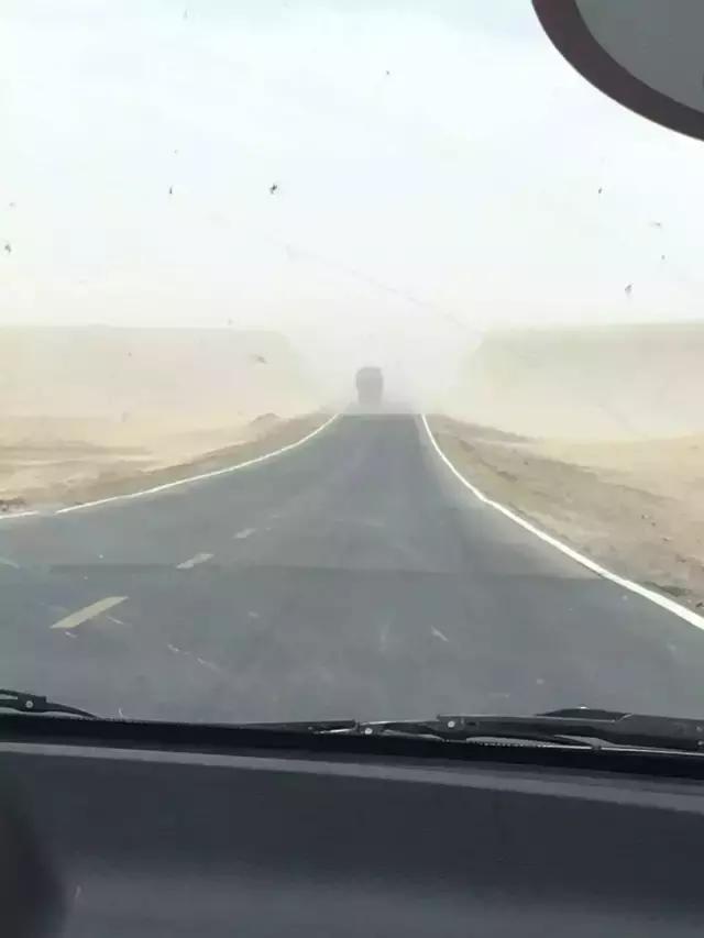 开车去非洲日记之九,去花土沟路上,遇到夺命的沙尘暴,遇到夺魂水上雅丹,小女子想问嫦娥姐姐你要不要面膜