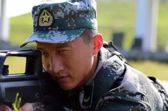 凌晨5点西安的街头感人一幕,西安高温40度搞笑视频