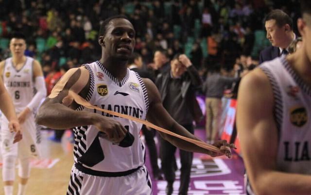 郭艾伦是真拼了吗,郭艾伦助攻超越哈德森