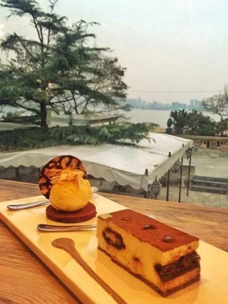 吃！吃！吃！吃！吃！快上车！