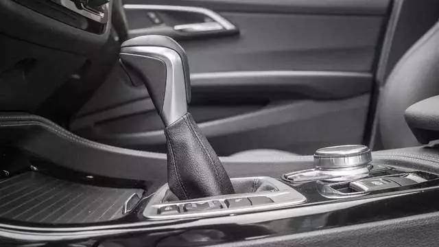 宝马1系120i运动版真实体验,2023宝马1系驾驶体验