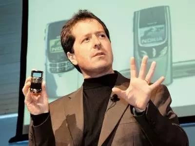 一台手机卖247万！刘强东戏言要亲自直升机配送的VERTU，竟“被破产”了？！