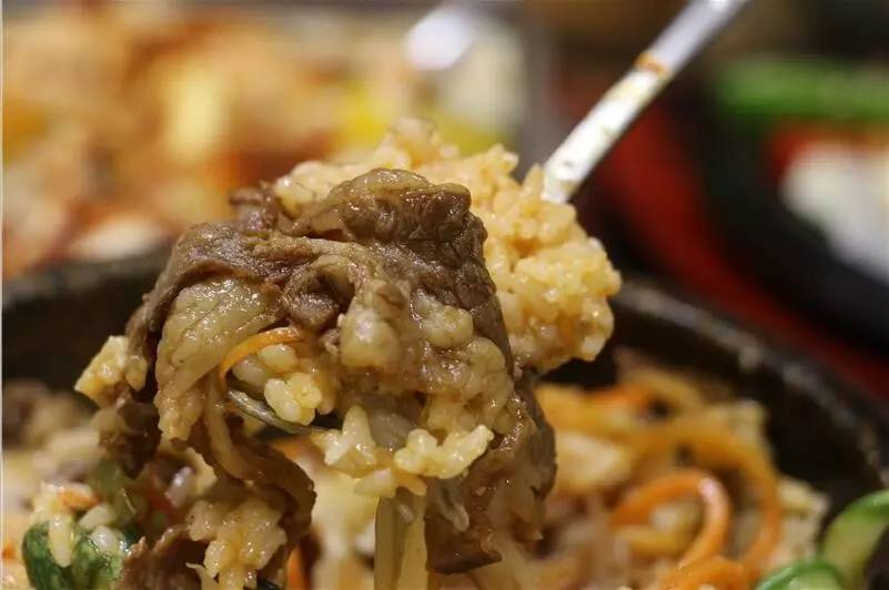 一碗不正经的肥牛饭,下班去哪吃