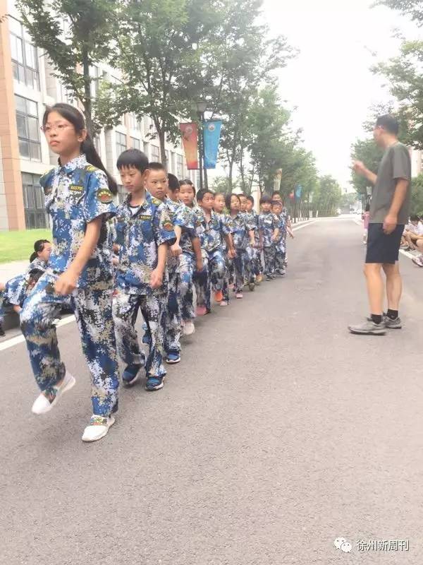 菲菲老师直播军事夏令营篝火晚会,莫干山儿童夏令营篝火晚会2021