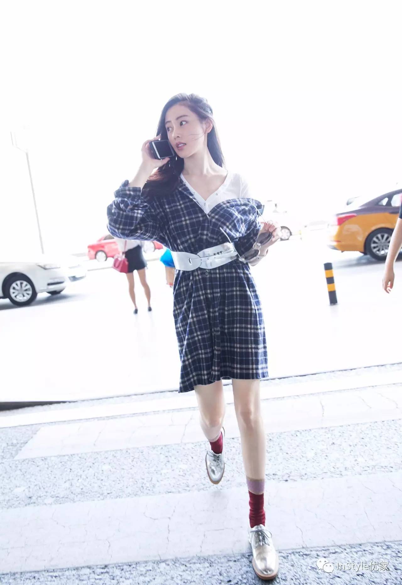 衬衣裙百搭又有高级感,衬衫裙这样穿可以很帅也可以很美