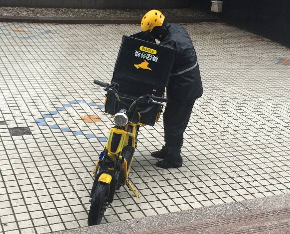 这张“证”竟然坑了你的外卖！记者暗访哈市达达、美团、饿了么骑手：造假也能过