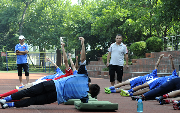 这个暑假，七中在绿茵场上没闲着！
