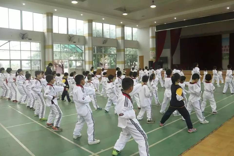 培根铸魂育新人廉洁从教守初心,办学理念培根铸魂启智润心