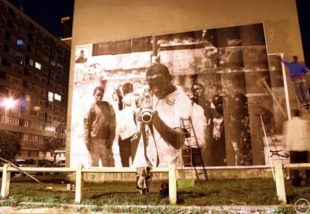 在墙壁上乱涂乱画的现象,为什么有些人喜欢在纸上乱涂乱画