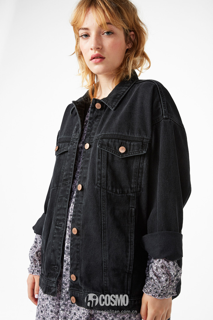 这些衣服太好看每件都想买，老板能预支下月工资不？