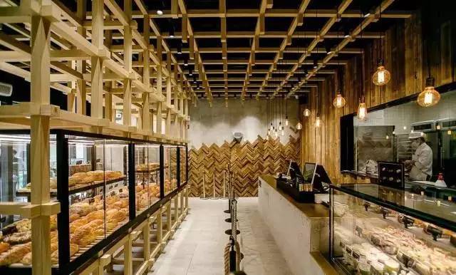 青岛排队的面包店,青岛最便宜的面包店永远都在排队