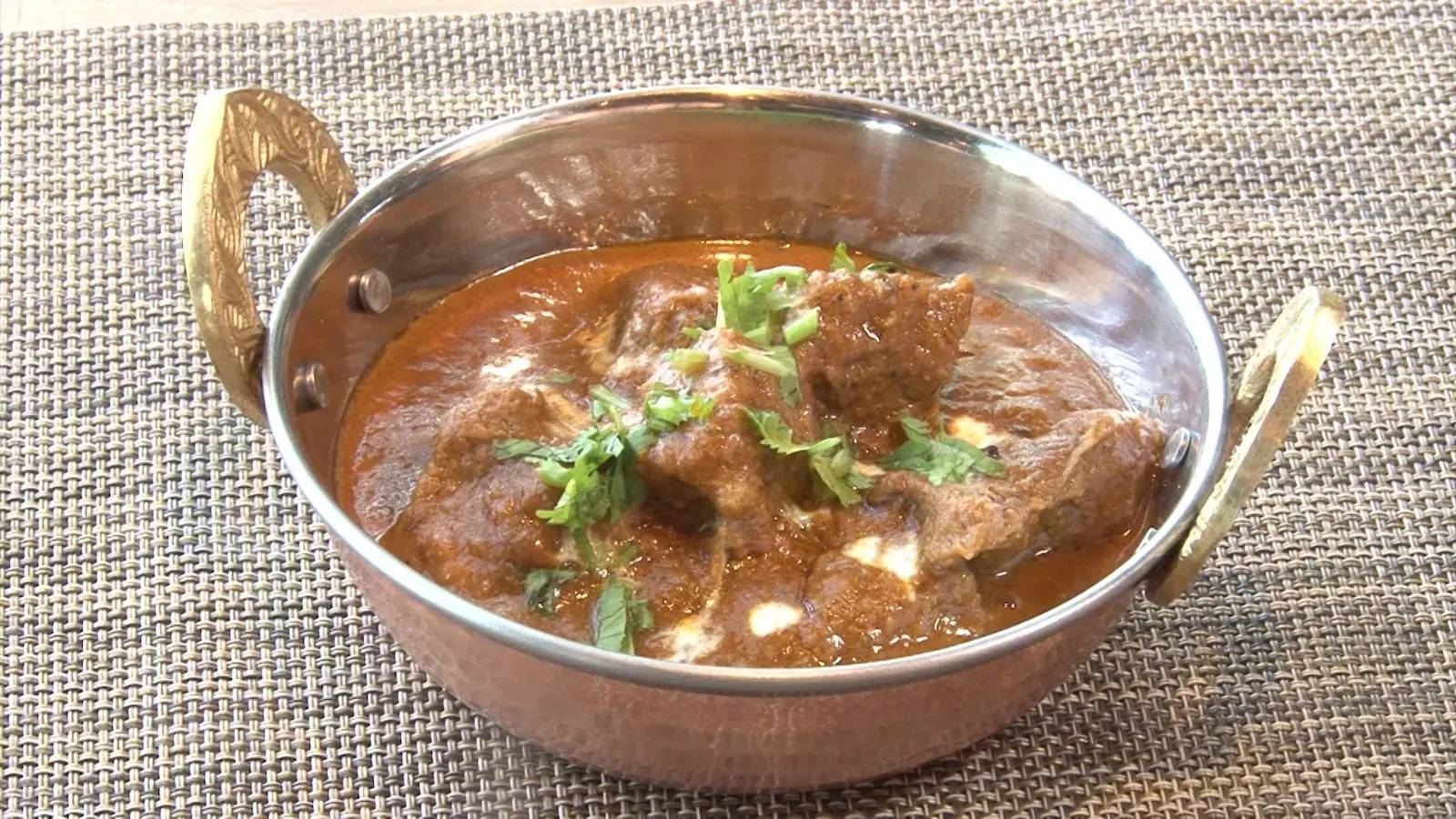 一家开在43楼的空中餐厅，去这里吃饭你得带上两个胃