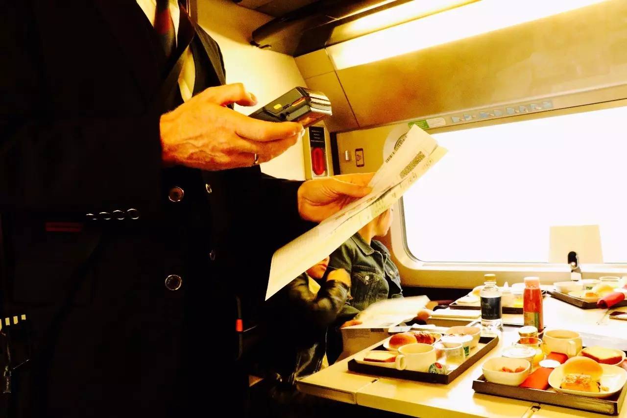 坐火车游欧洲视频,坐着火车游英国