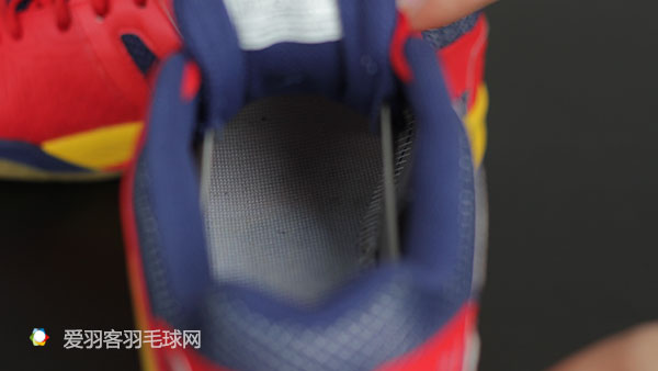 胜利羽毛球鞋p9300怎么样,胜利p9300买一代还是二代