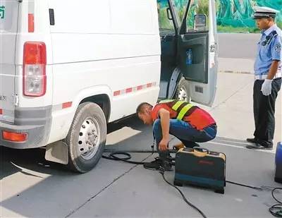 车辆尾气排放检测21辆超标车被“揪住”