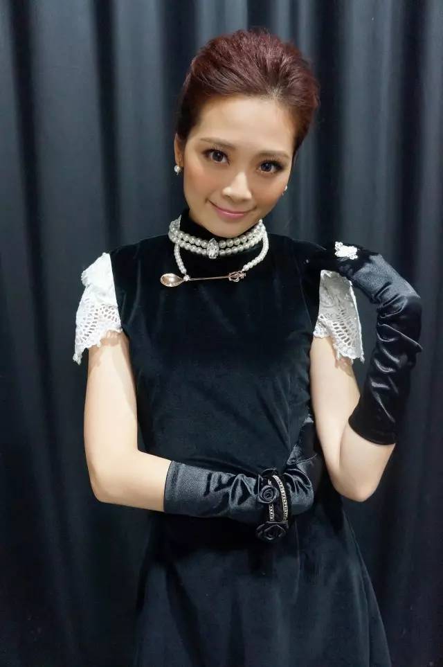 “莫澳欣，你设计的服装哪里可以买得到？！”