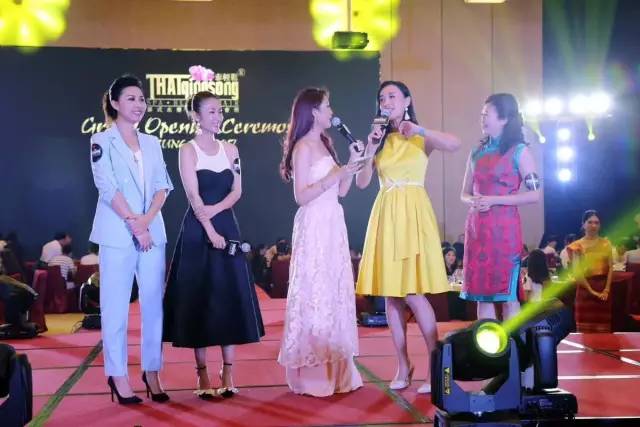 “莫澳欣，你设计的服装哪里可以买得到？！”