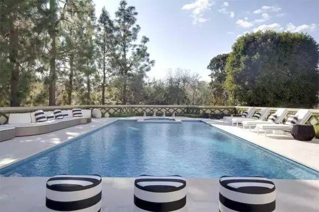 贝克汉姆探访贫困家庭,贝克汉姆17万房子