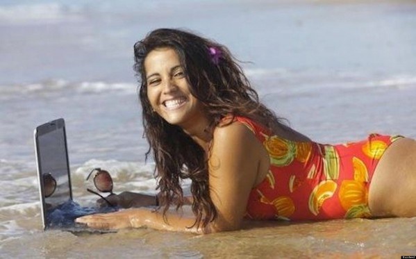 电脑进水一定不要做哪些事,电脑进水了怎么安全的让它干