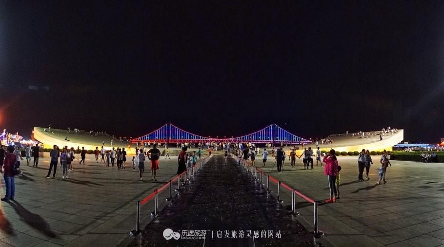 他说他想去看北方的海，我说“好”