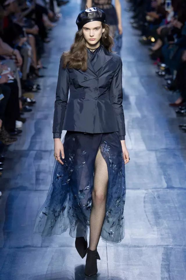 秋冬穿这6个流行色,这5种流行色在冬天穿特显白