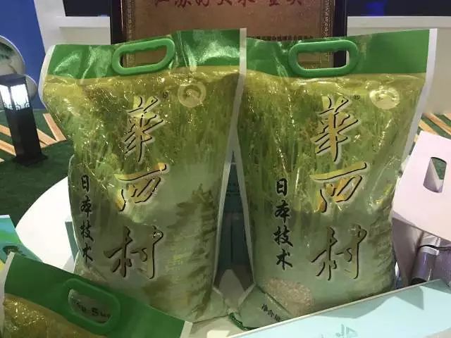 无锡吃货快去！2000多种商品，*疆新**红枣、台湾凤梨酥、阳山糯米饼分分钟抢空……看完只想立刻冲去现场！