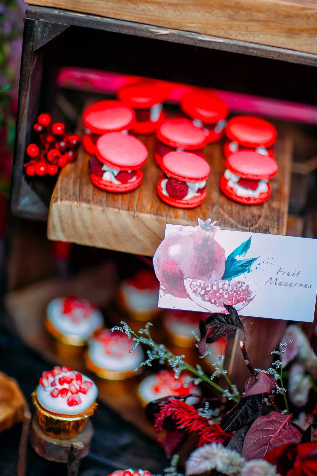 庭院婚礼中式红色系,红蓝撞色庭院中式婚礼