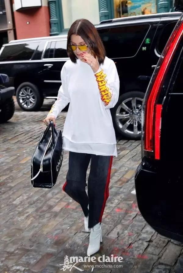 不局限哈雷和滑板文化，酷女孩需要一点“火元素”