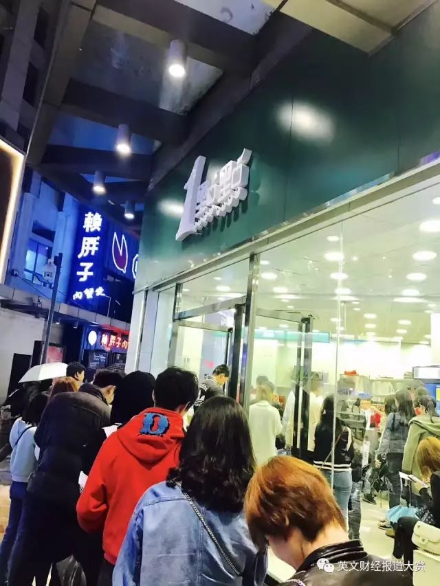 有哪些排队的网红店,网红店排队到别人店面